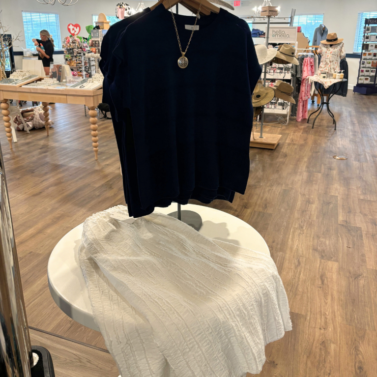 WOMENS FASHION AT SHORELINE BOUTIQUE IN BLUE HARBOR RESORT