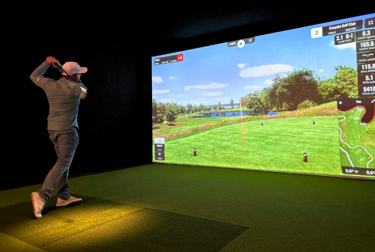 GOLF 365 IN HANG 10 ENTERTAINMENT LOUNGE SPECIALS GRAPHIC