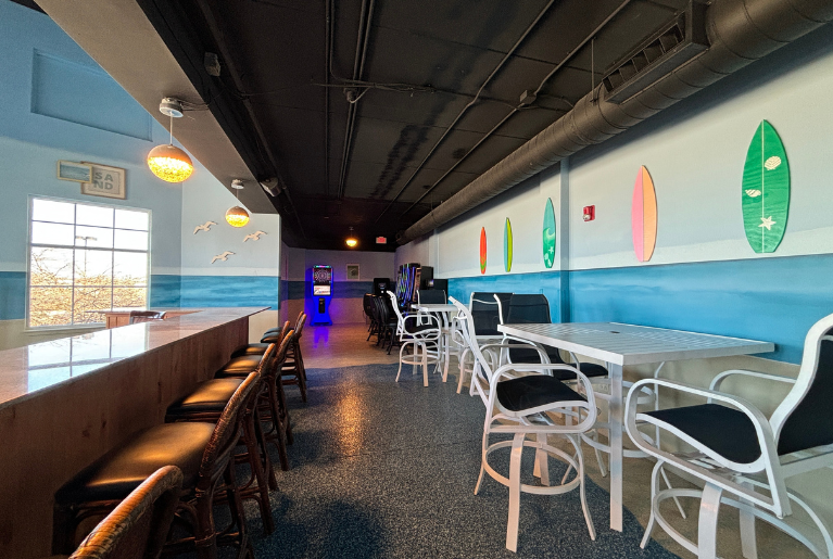 SURF BAR IN HANG 10 ENTERTAINMENT LOUNGE SPECIALS GRAPHIC