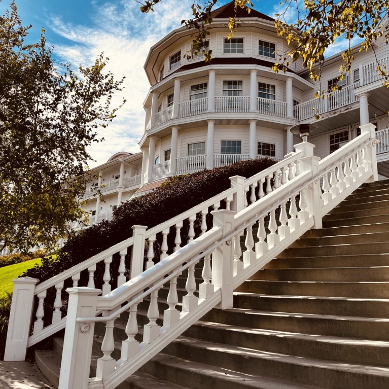 AUTUMN GRAND STAIRCASE BHR.