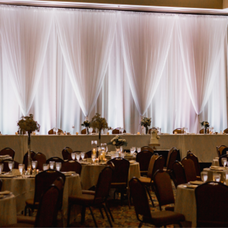 HEAD TABLE AT BLUE HARBOR RESORT WEDDING