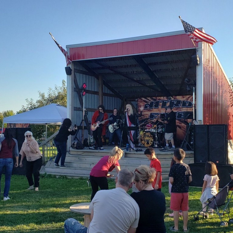 LIVE MUSIC AT MTs GIBBSVILLE ORCHARD