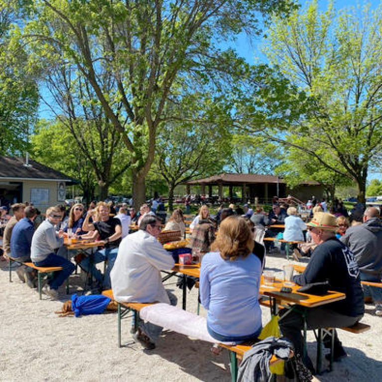 PICNIC TABLES AT DER SHEBOYGAN BIERGARTEN