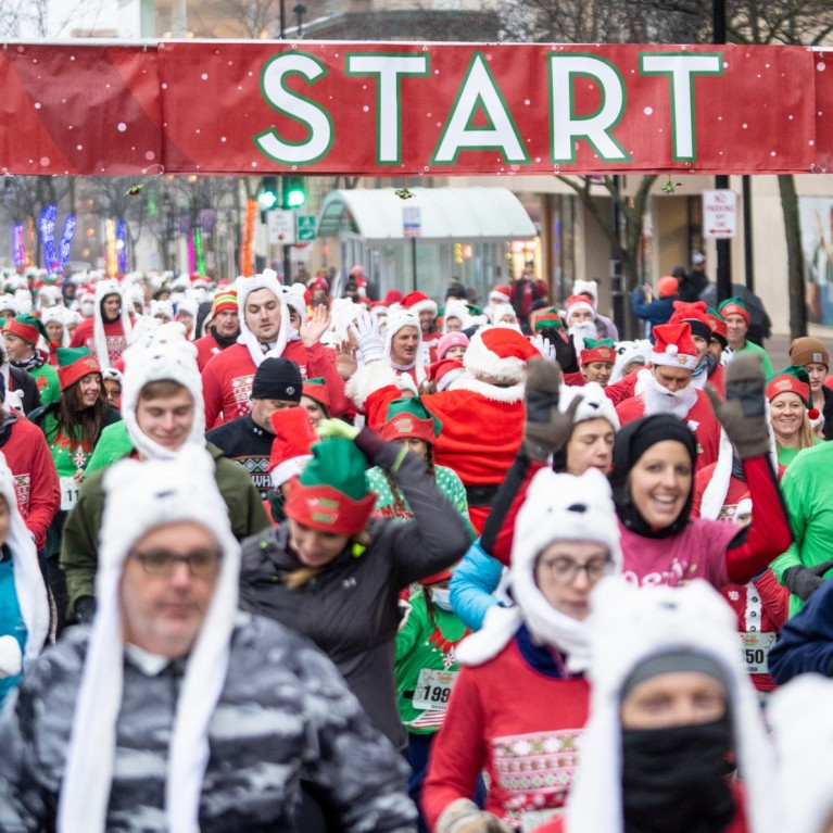 RUN SANTA RUN 5K IN SHEBOYGAN