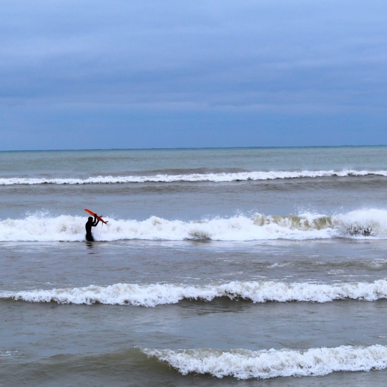 SURFERS ON THE WAVES Em von der Ruhr