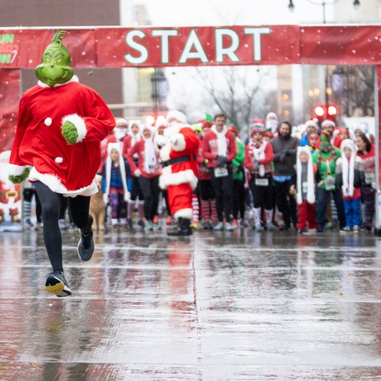 THE GRINCH AT RUN SANTA RUN