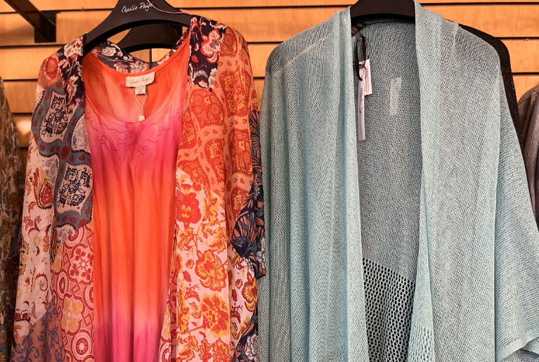 WOMENS SUMMER FASHION APPAREL WEBSITE GRAPHIC