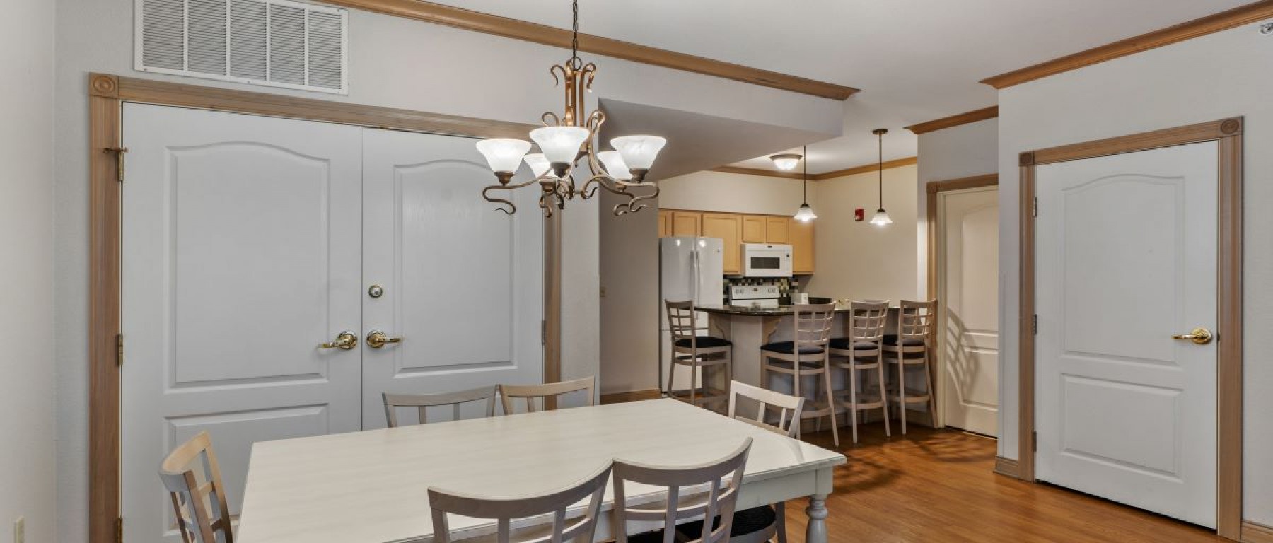 4 BEDROOM VILLA DINING ROOM